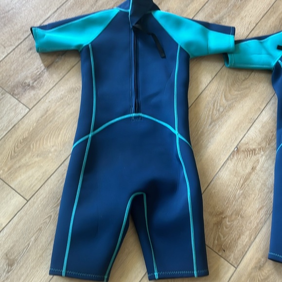 Set of 2 Size 9 - 10 Mountain Warehouse Wetsuits - Picture 5 of 7